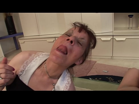 ❤️ Zwee Bomien an ee Grousspapp hunn en Dräier ☑ Fuckvideo bei eis ️❤