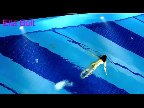 ❤️ Ech kann net ophalen ze kucken, jonk Blond gefaange schwammen plakeg am ELLA BOLT Resort Pool ☑ Fuckvideo bei eis ️❤