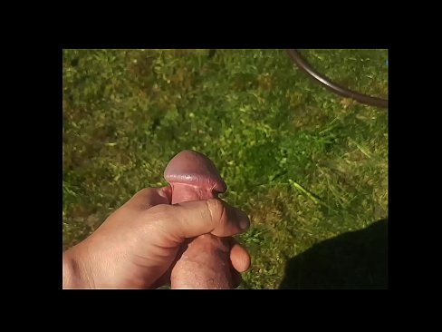 ❤️ Hot Hottie kritt hir rosa Muschi gefuckt a spréngt mat engem Sprëtz an engem Summergaart ☑ Fuckvideo bei eis ️❤