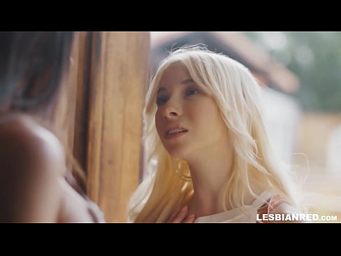 ❤️ D'Meedche kënnt e puer Méint méi spéit heem a schléisst op d'Stiefmamm hir Muschi iessen ☑ Fuckvideo bei eis ️❤